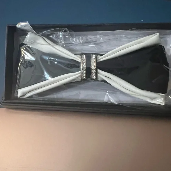 Hello Tie Elegant Black & White Rhinestone Bow Tie – Pre-Tied, Men’s Formal Wear - Picture 2 of 5